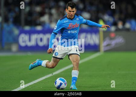 Napoli, Italien. 18. April 2022. Hirving Lozano Spieler von Neapel, während des Spiels der italienischen Serie A Liga zwischen Napoli gegen Roma Endergebnis, Napoli 1, Roma 1, Spiel im Diego Armando Maradona Stadion gespielt. Napoli, Italien, 18. April 2022. (Foto von Vincenzo Izzo/Sipa USA) Quelle: SIPA USA/Alamy Live News Stockfoto