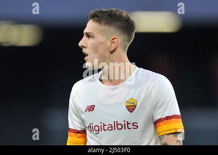 Napoli, Italien. 18. April 2022. Nicolò Zaniolo Spieler von Roma, während des Spiels der italienischen Serie A Liga zwischen Napoli gegen Roma Endergebnis, Napoli 1, Roma 1, Spiel im Diego Armando Maradona Stadion gespielt. Napoli, Italien, 18. April 2022. (Foto von Vincenzo Izzo/Sipa USA) Quelle: SIPA USA/Alamy Live News Stockfoto