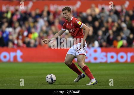 NOTTINGHAM, GROSSBRITANNIEN. APR 18. Ryan Yates aus Nottingham Forest während des Sky Bet Championship-Spiels zwischen Nottingham Forest und West Bromwich Albion am 18.. April 2022 auf dem City Ground, Nottingham. (Kredit: Jon Hobley | MI News) Kredit: MI Nachrichten & Sport /Alamy Live News Stockfoto