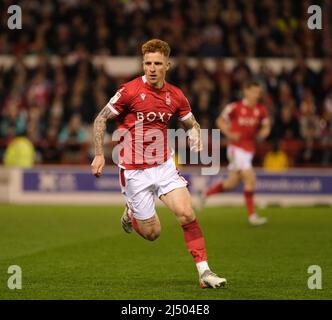 Nottingham, Großbritannien. 18. April 2022. Jack Colback (8 Forest) während des EFL Champioinship-Spiels zwischen Nottingham Forest und West Bromwich Albion auf dem City Ground in Nottingham, England Paul Bonser/SPP Credit: SPP Sport Press Photo. /Alamy Live News Stockfoto