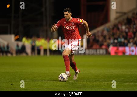 Nottingham, Großbritannien. 18. April 2022. Scott McKenna (26 Forest) während des EFL Champioinship-Spiels zwischen Nottingham Forest und West Bromwich Albion auf dem City Ground in Nottingham, England Paul Bonser/SPP Credit: SPP Sport Press Photo. /Alamy Live News Stockfoto