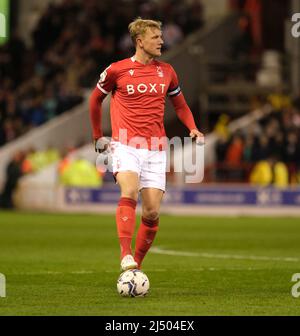 Nottingham, Großbritannien. 18. April 2022. Joe Worrell (4 Forest) während des Spiels der EFL Champioinship zwischen Nottingham Forest und West Bromwich Albion auf dem City Ground in Nottingham, England Paul Bonser/SPP Credit: SPP Sport Press Photo. /Alamy Live News Stockfoto