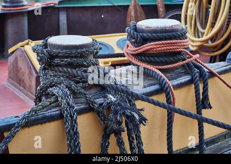 Schiff am Dock Stockfoto