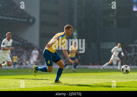 Kopenhagen, Dänemark. 18. April 2022. Sigurd hat Broendby (4) BEIM Superliga-Spiel 3F zwischen dem FC Kopenhagen und Broendby IF im Kopenhagener Park erloschen. (Foto: Gonzales Photo/Alamy Live News Stockfoto