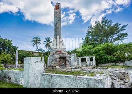 Die Ruinen eines alten bahamischen Hauses auf dem Kings Highway in Bimini, den Bahamas. Stockfoto