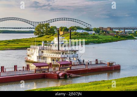 Das Flussboot der Memphis Queen dockte an der Küste von Mississippi in Memphis, Tennessee. Stockfoto