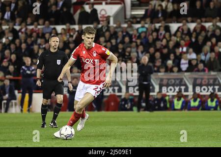 Nottingham, Großbritannien. 18. April 2022. Ryan Yates während des Spiels der EFL Sky Bet Championship zwischen Nottingham Forest und West Bromwich Albion am 18. April 2022 auf dem City Ground, Nottingham, England. Foto von Simon Hall. Nur zur redaktionellen Verwendung, Lizenz für kommerzielle Nutzung erforderlich. Keine Verwendung bei Wetten, Spielen oder Veröffentlichungen einzelner Clubs/Vereine/Spieler. Kredit: UK Sports Pics Ltd/Alamy Live Nachrichten Stockfoto