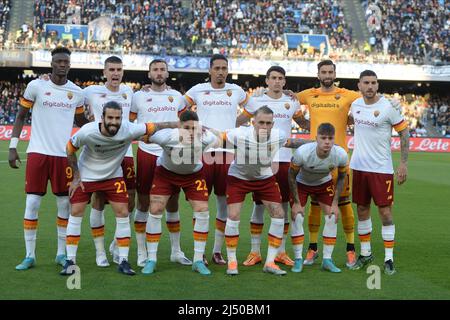 Neapel, Italien. 18.. April 2022. Training von AS Roma während des Spiels der Serie A 2021/22 zwischen SSC Napoli und AS Roma im Diego Armando Maradona Stadium (Foto: Agostino Gemito/Pacific Press) Quelle: Pacific Press Media Production Corp./Alamy Live News Stockfoto