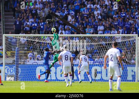 Brüssel, Belgien. 18. April 2022. Gents Torwart Davy Roef (2. L) tritt beim Croky Cup 2022-Finale zwischen KAA Gent und RSC Anderlecht am 18. April 2022 in Brüssel, Belgien, an. Quelle: Zheng Huansong/Xinhua/Alamy Live News Stockfoto