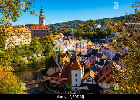 Cesky Krumlov mit Blick auf das Schloss, Tschechische Republik Stockfoto