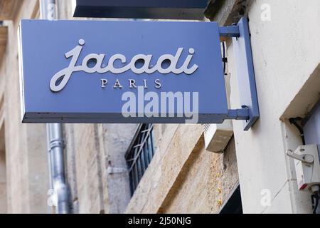 Bordeaux , Aquitaine Frankreich - 03 12 2022 : Jacadi Paris Text Logo und Markenzeichen Fassade Boutique Bekleidungsgeschäft für Kinder Stockfoto