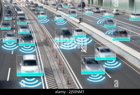 Autonomes Selbst Fahren Autos Bewegen Sich Durch Die Stadt. Stockfoto