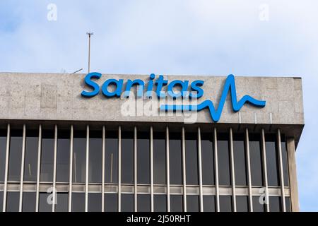 Madrid, Spanien - 10. Oktober 2021: Hauptsitz der Sanitas Health Insurance Company in der Serrano Street in Madrid Stockfoto