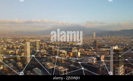 Luftaufnahme der izmir Skyline mit Verbindungen. Technologie-Futuristisch. High-Tech-Ansicht des Finanzbezirks durch ein Netzwerk verbunden. Internet Stockfoto