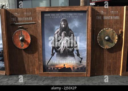 Los Angeles, USA. 18. April 2022. Atmosphäre bei DER NORTHMAN-Premiere in Los Angeles, die am Montag, 18. April 2022, im TCL Chinese Theatre in Hollywood, CA, stattfand. (Foto: Sthanlee B. Mirador/Sipa USA) Quelle: SIPA USA/Alamy Live News Stockfoto