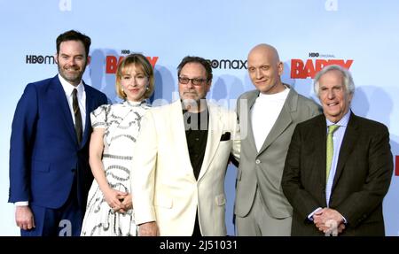 Los Angeles, Kalifornien, USA. 18. April 2022. (L-R) Schauspieler/Executive Producer/Autor/Co-Creator Bill Hader, Schauspielerin Sarah Goldberg, Schauspieler Stephen Root, Schauspieler Anthony Carrigan und Schauspieler Henry Winkler nehmen am 18. April 2022 in Los Angeles, Kalifornien, USA, an der Premiere von HBO's „Barry“ bei Rolling Greens in der Saison 3 Teil. Kredit: Barry King/Alamy Live Nachrichten Stockfoto