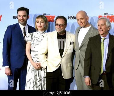 Los Angeles, Kalifornien, USA. 18. April 2022. (L-R) Schauspieler/Executive Producer/Autor/Co-Creator Bill Hader, Schauspielerin Sarah Goldberg, Schauspieler Stephen Root, Schauspieler Anthony Carrigan und Schauspieler Henry Winkler nehmen am 18. April 2022 in Los Angeles, Kalifornien, USA, an der Premiere von HBO's „Barry“ bei Rolling Greens in der Saison 3 Teil. Kredit: Barry King/Alamy Live Nachrichten Stockfoto