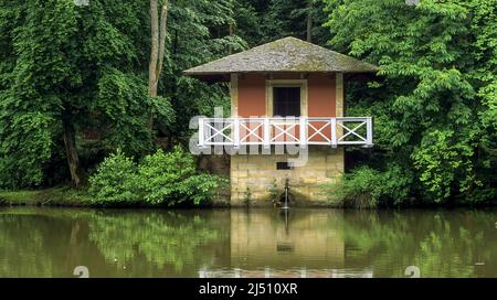 Das Bade- oder Fischerhaus, Fantaisie Castle Park. Das Schloss Fantaisie ist ein Schloss westlich der Stadt Bayreuth. Stockfoto