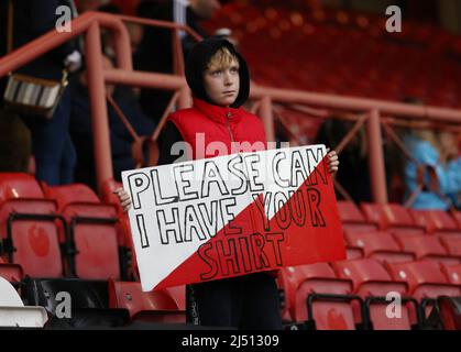 Bristol, England, 18.. April 2022. Ein Sheffield Utd-Fan während des Sky Bet Championship-Spiels am Ashton Gate in Bristol. Bildnachweis sollte lauten: Darren Staples / Sportimage Stockfoto