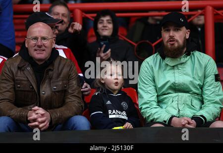 Bristol, England, 18.. April 2022. Ein Sheffield Utd-Fan während des Sky Bet Championship-Spiels am Ashton Gate in Bristol. Bildnachweis sollte lauten: Darren Staples / Sportimage Stockfoto