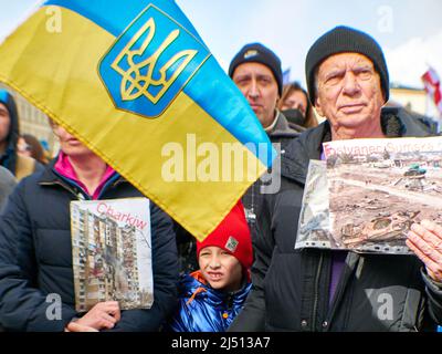 Demonstration gegen Russland Krieg in der Ukraine. Stoppt Putin, stoppt den Krieg. Faschismus und Mord an ukrainischen Kindern. Stehe mit der Ukraine. München - April Stockfoto