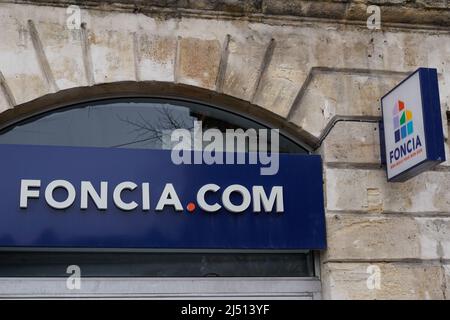 Bordeaux , Aquitaine Frankreich - 03 12 2022 : foncia Text-Logo und Markensign auf dem Immobilienmakler Büro Stockfoto