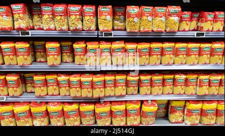 Bordeaux , Aquitaine Frankreich - 03 12 2022 : Panzani Nudelschild Markendisplay zum Verkauf im französischen Supermarkt Stockfoto