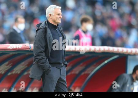 Der portugiesische Trainer Jose Mourinho sieht während der Serie Ein Fußballspiel zwischen SSC Napoli und RomaÕs Roma. SSC Napoli und AS Roma ziehen 1-1 Stockfoto