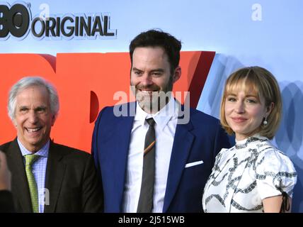 Los Angeles, Kalifornien, USA. 18. April 2022. Schauspieler Henry Winkler, Schauspieler/Executive Producer/Autor/Co-Creator Bill Hader und Schauspielerin Sarah Goldberg nehmen am 3 18. April 2022 an der Premiere von HBO's „Barry“ bei Rolling Greens in Los Angeles, Kalifornien, USA, Teil. Kredit: Barry King/Alamy Live Nachrichten Stockfoto