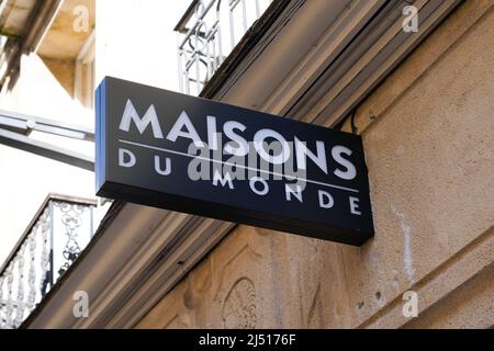 Bordeaux , Aquitaine Frankreich - 03 12 2022 : Maisons du monde Markenshop Logo und Zeichen Text Fassade französischer Laden Heimtextilien-Kette Häuser der Wor Stockfoto