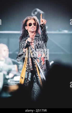 CLISSON, HELLFEST FESTIVAL, FRANKREICH: Steven Tyler, Sänger der amerikanischen Rockband Aerosmith, tritt beim Hellfest Festival 2017 in Clisson für das „Aero-Vederci Baby!“ live auf der Bühne auf. Welttournee 2017 Stockfoto