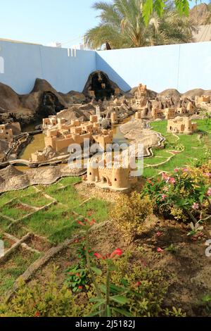 März 15 2022 - Maskat, Oman, Naher Osten: Miniatur-Szene des omanischen Dorfes im Bait al Zubair Museum Stockfoto