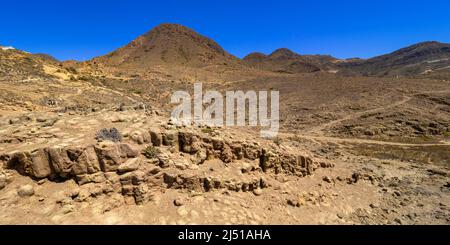 Säulenförmige Verbindungsstrukturen von Punta Baja, Lava-Flüsse, vulkanische Felsen, Naturpark Cabo de Gata-Níjar, UNESCO-Biosphärenreservat, heißes Wüstenklima Stockfoto