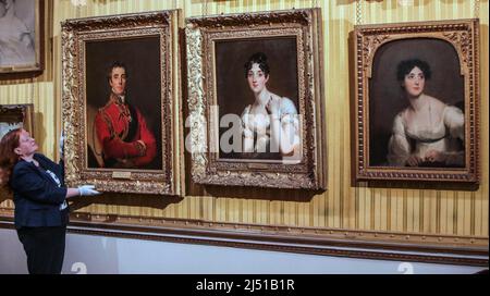London UK 19 April 2022 Arthur Wellesley 1. Duke of Wellington (L) Marianne Patterson (M) Harriet Arbuthnt, mit dem der Herzog angeblich Geschäfte machte, obwohl es nie bewiesen wurde.Eine neue Ausstellung über die komplexen Beziehungen zwischen Arthur Wellesley, 1. Duke of Wellington (1769-1852), Und die Frauen, die ihm am nächsten waren, werden im Apsley House eröffnen. Durch Briefe, Porträts und vieles mehr, Leihgaben aus öffentlichen und privaten Sammlungen.21. April – 30. Oktober 2022. Paul Quezada-Neiman/Alamy Live News Stockfoto