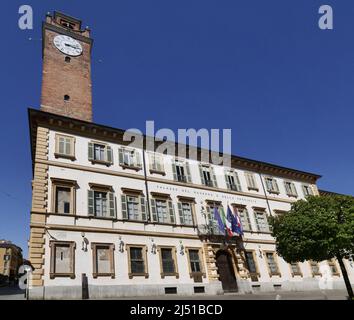 Der Palazzo Natta ist ein alter, historisch-nobler Palast in der Stadt Novara im Piemont. Heute beherbergt sie die Provinz Novara und die Präfektur Stockfoto