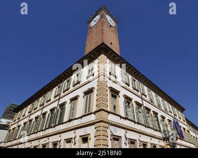 Der Palazzo Natta ist ein alter, historisch-nobler Palast in der Stadt Novara im Piemont. Heute beherbergt sie die Provinz Novara und die Präfektur Stockfoto