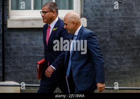 Downing St. London, Großbritannien. 19.. April 2022.der MP-Staatssekretär für Gesundheit und Soziales, RT Hon Sajid Javid, kommt in die Downing Street, um an der Kabinettssitzung unter Nummer 10 teilzunehmen. Chris Aubrey/Alamy Live News Stockfoto