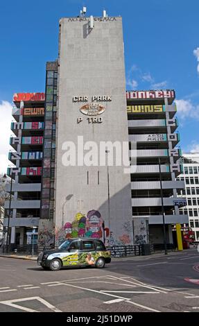 Meyers Brothers mehrstöckiges Parkhaus an der Ecke Great Eastern St und Curtain Street in London EC2 Großbritannien England KATHY DEWITT Stockfoto