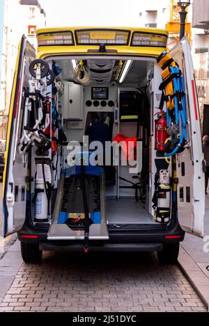 vigo, pontevedra, spanien, dezember 17.. Innenausstattung einer Ambulanzstation in der spanischen Notaufnahme. Stockfoto