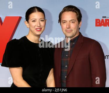 Westwood, USA. 18. April 2022. Jessy Hodges, Beck Bennett bei der Barry Season 3 auf HBO Premiere Screening bei Rolling Greens am 18. April 2022 in Westwood, CA (Foto von Katrina Jordan/Sipa USA) Credit: SIPA USA/Alamy Live News Stockfoto