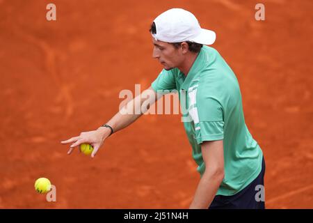 Barcelona, Spanien. 19. April 2022. Ugo Humbert während des Spiels der Barcelona Open Banc Sabadell, spielte Conde de Godo Trophy am 19. April 2022 im Real Club de Tenis Barccelona in Barcelona, Spanien. (Foto von Bagu Blanco/ PRESSINPHOTOt) Quelle: PRESSINPHOTO SPORTS AGENCY/Alamy Live News Stockfoto