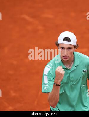 Barcelona, Spanien. 19. April 2022. Ugo Humbert während des Spiels der Barcelona Open Banc Sabadell, spielte Conde de Godo Trophy am 19. April 2022 im Real Club de Tenis Barccelona in Barcelona, Spanien. (Foto von Bagu Blanco/ PRESSINPHOTOt) Quelle: PRESSINPHOTO SPORTS AGENCY/Alamy Live News Stockfoto