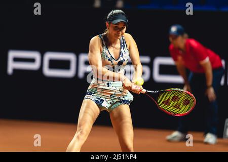 Stuttgart, Deutschland. 19.. April 2022. Während ihres 1. Round-Singles-Spiels des Porsche Tennis Grand Prix von 2022 in der Porsche Arena in Stuttgart, Deutschland Dan O' Connor/SPP Credit: SPP Sport Press Photo. /Alamy Live News Stockfoto