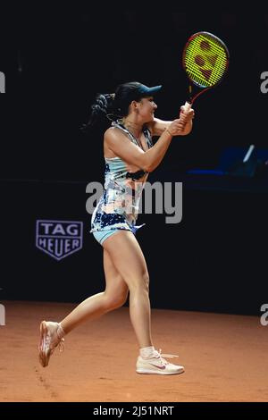 Stuttgart, Deutschland. 19.. April 2022. Während ihres 1. Round-Singles-Spiels des Porsche Tennis Grand Prix von 2022 in der Porsche Arena in Stuttgart, Deutschland Dan O' Connor/SPP Credit: SPP Sport Press Photo. /Alamy Live News Stockfoto