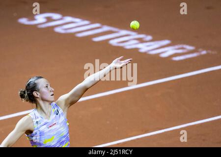 Stuttgart, Deutschland. 19. April 2022. Tennis: WTA Tour - Stuttgart, Singles, Frauen, 1. Runden, Golubic (Schweiz) - Lys (Deutschland). Viktorija Golubic in Aktion. Quelle: Tom Weller/dpa/Alamy Live News Stockfoto