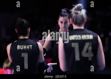 ANKARA, TÜRKEI - 18. DEZEMBER 2021: Kubra Akman in Fenerbahce Opet gegen Vakifbank Halbfinalspiel der FIVB Volleyball Womens Club World Championship Stockfoto