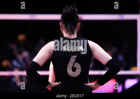 ANKARA, TÜRKEI - 18. DEZEMBER 2021: Kubra Akman in Fenerbahce Opet gegen Vakifbank Halbfinalspiel der FIVB Volleyball Womens Club World Championship Stockfoto
