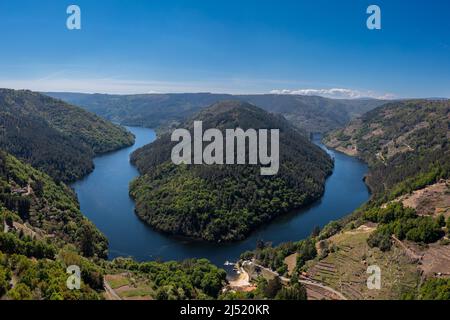 Blick auf den Minho-Fluss in Galicien vom Aussichtspunkt Cabo do Mundo Stockfoto