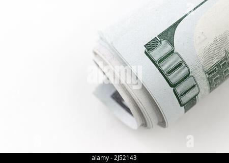 Hundert US-Dollar. 100.US-Währung einhundert Dollar-Scheine, die in einem Fan arrangiert wurden. Verdrehte US-Dollar, hundert USD Banknote. Stockfoto