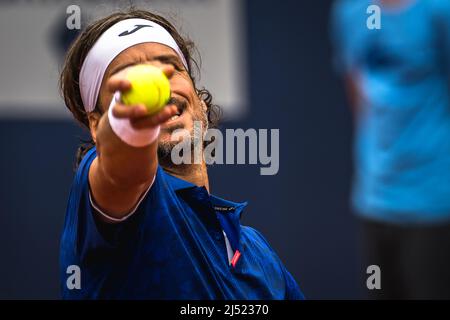 Barcelona, Spanien. 19. April 2022. FELICIANO LOPEZ (ESP) ist gegen Emil Ruusuvuori (FIN) in der Runde 1 der 'Barcelona Open Banc Sabadell' 2022 im Einsatz. Ruusuvuori gewinnt 6:0, 6:1. (Bild: © Matthias Oesterle/ZUMA Press Wire) Stockfoto